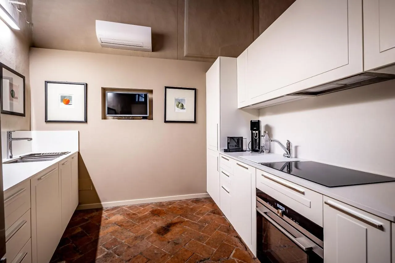 Yid Cantoria Florence Apartment